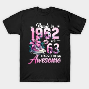 63rd Birthday Queen Made in 1962 Gifts 63 Years Old Floral T-Shirt